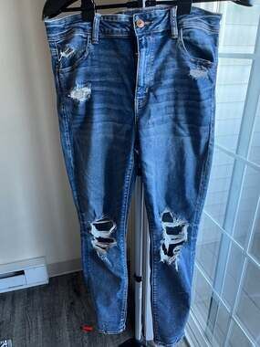 American Eagle Next Level Stretch High-Rise Distressed Skinny Jeggings Size 14